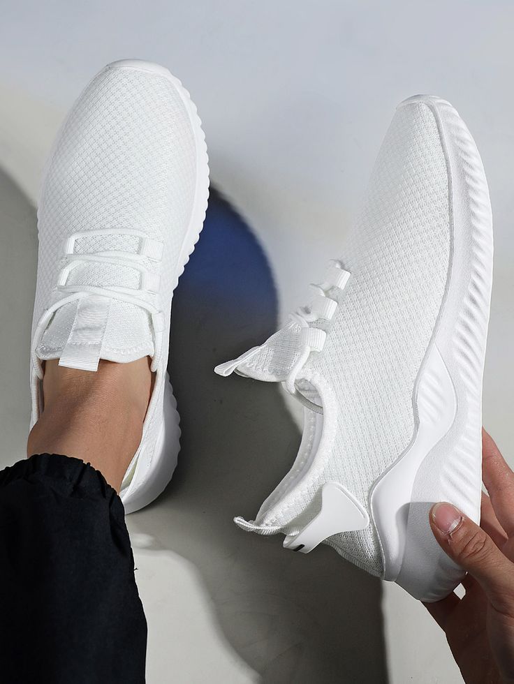احذية رياضية بيضاء للرجال